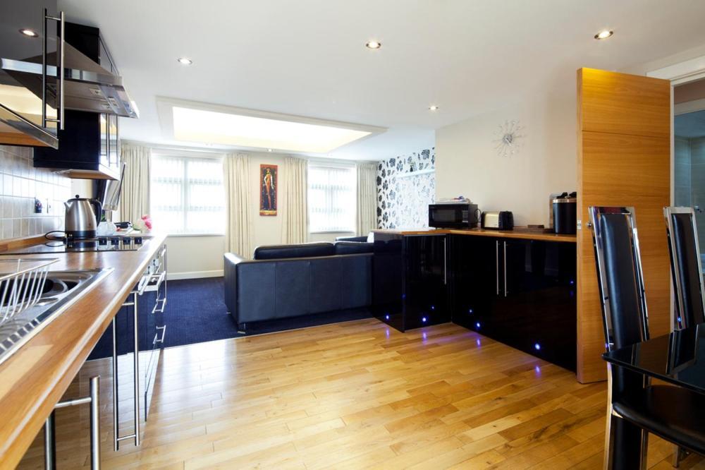Queens Mansions: Princess Suite Blackpool Extérieur photo